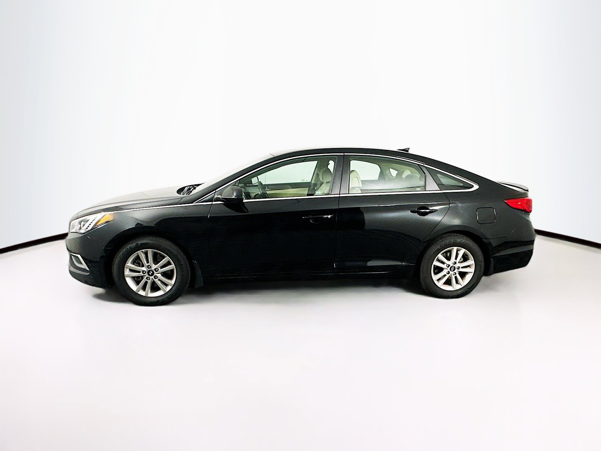 Used 2017 Hyundai Sonata SE image 4