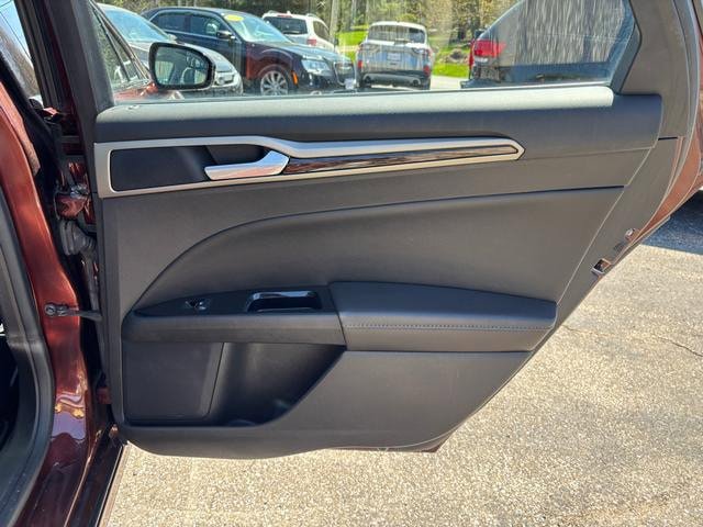 Used 2015 Ford Fusion SE FWD image 14