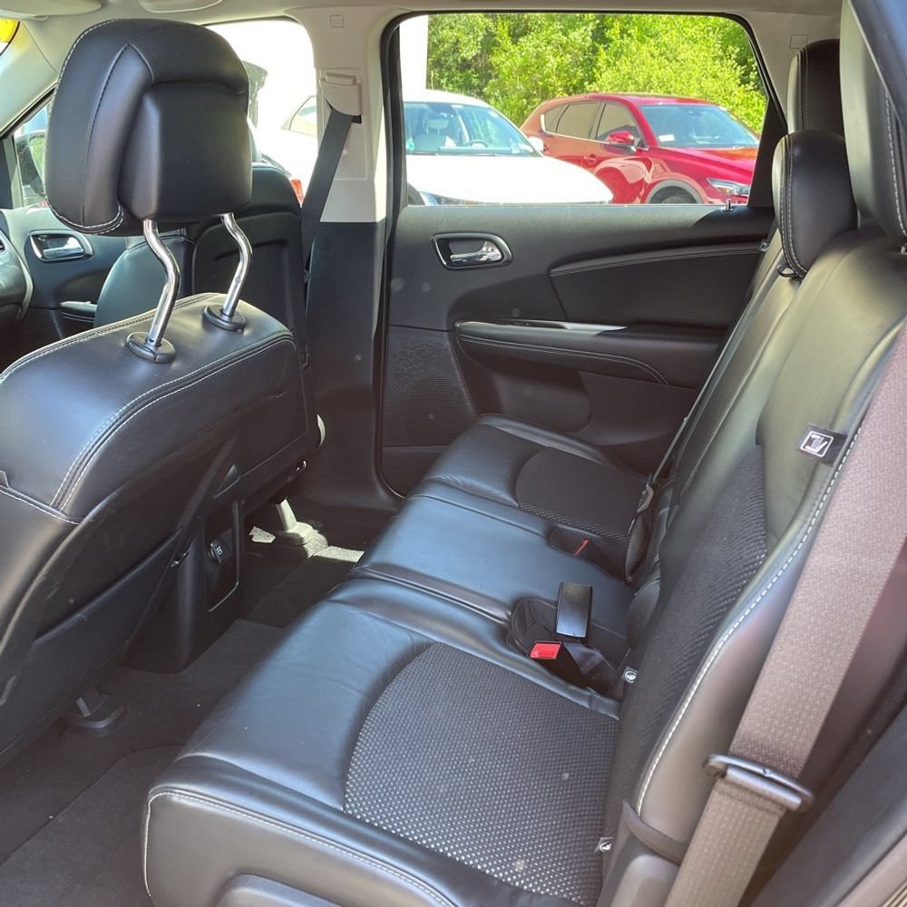 Used 2018 Dodge Journey Crossroad w/ Nav & Sun Group FWD image 12