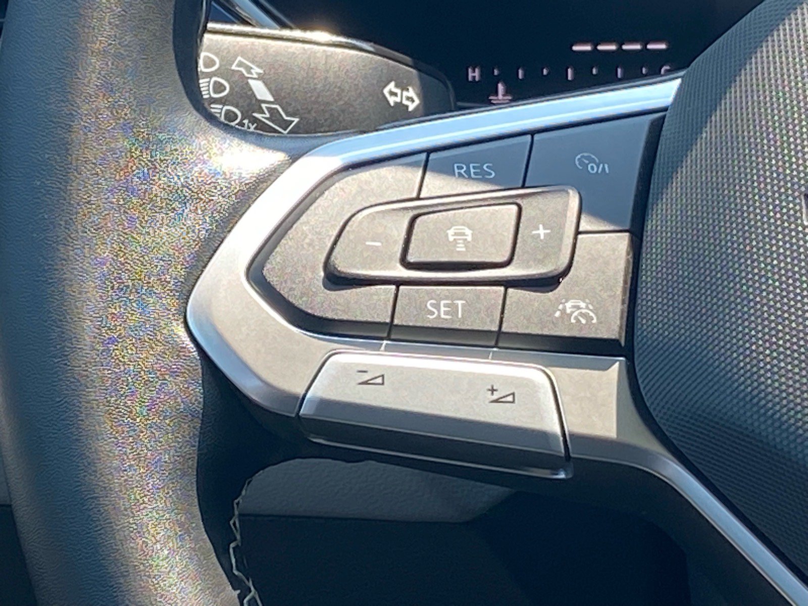 Certified 2023 Volkswagen Taos SE w/ Panoramic Sunroof Package FWD image 6