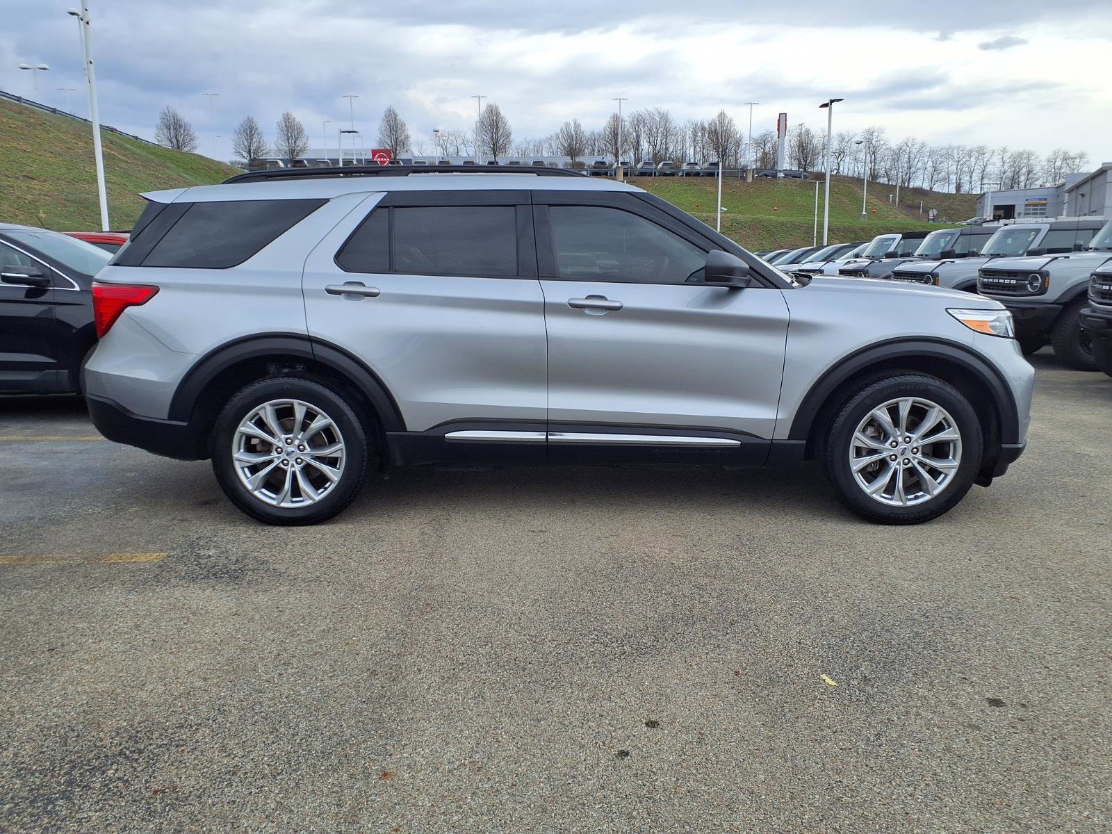 Used 2023 Ford Explorer XLT w/ Equipment Group 202A image 6