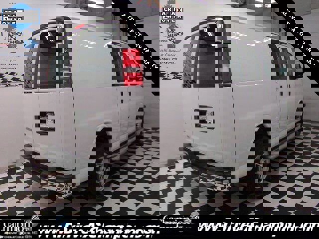 Used 2023 Chevrolet Express 2500 w/ Driver Convenience Package image 8