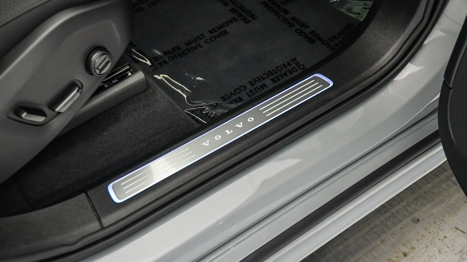 Certified 2025 Volvo XC90 B6 Core w/ Protection Package Premier image 19