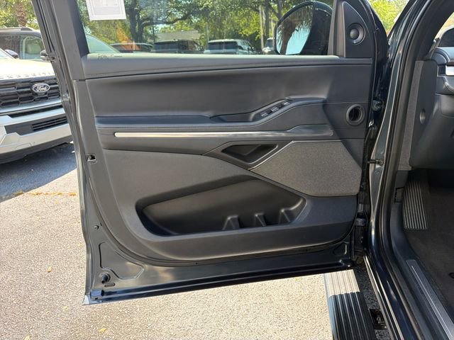 Used 2025 Lincoln Navigator Reserve w/ Jet Appearance Package AWD/4WD image 13