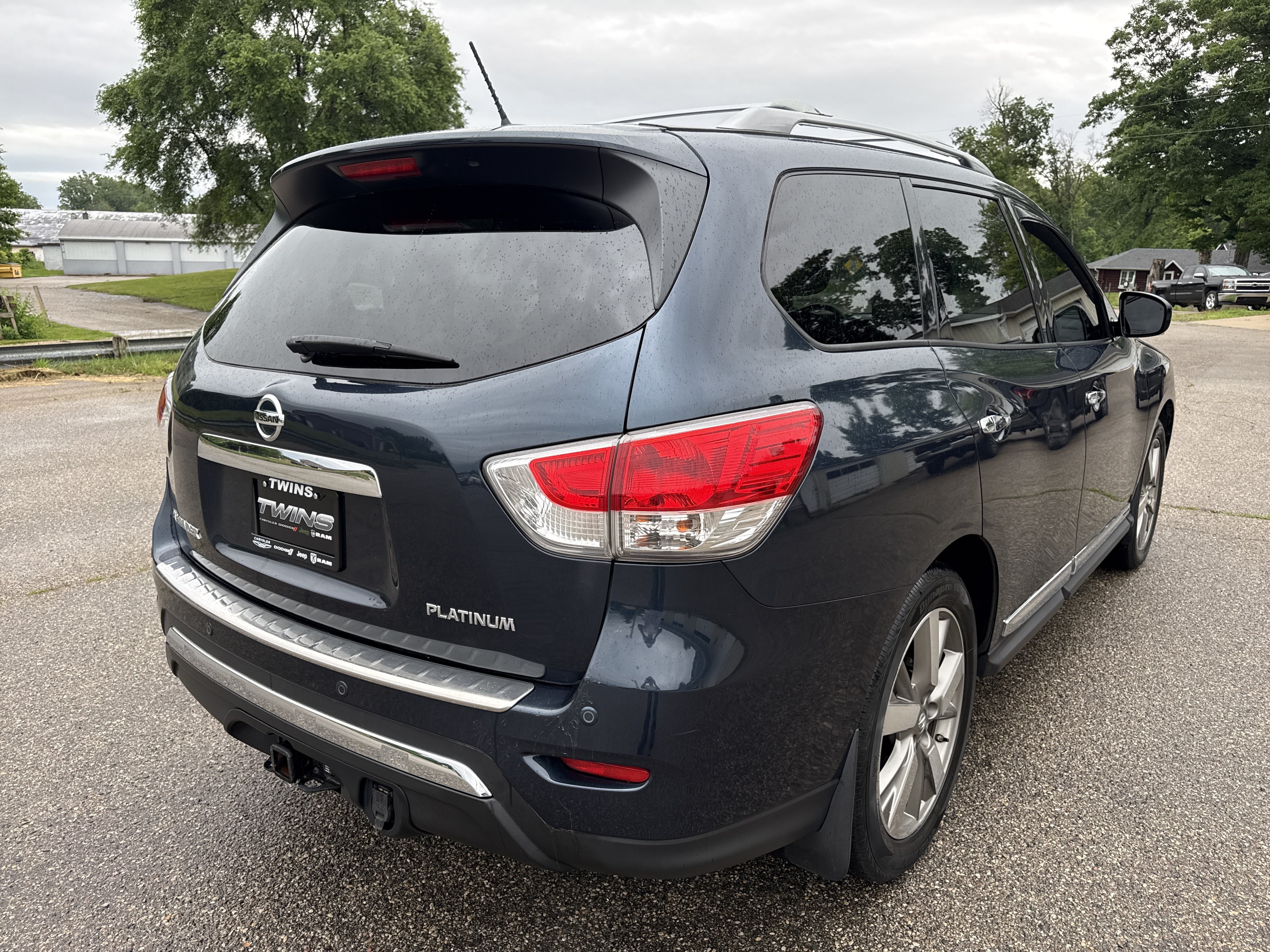 Used 2014 Nissan Pathfinder Platinum FWD image 4
