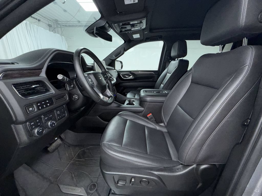 Used 2023 Chevrolet Suburban Z71 w/ Luxury Package AWD/4WD image 12