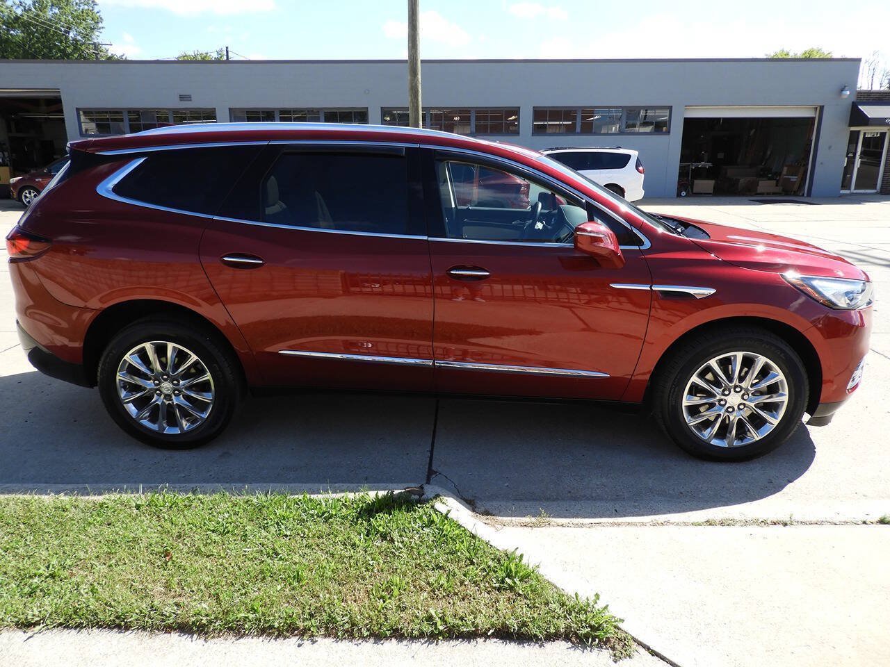 Used 2019 Buick Enclave Premium w/ Experience Buick Package AWD/4WD image 9