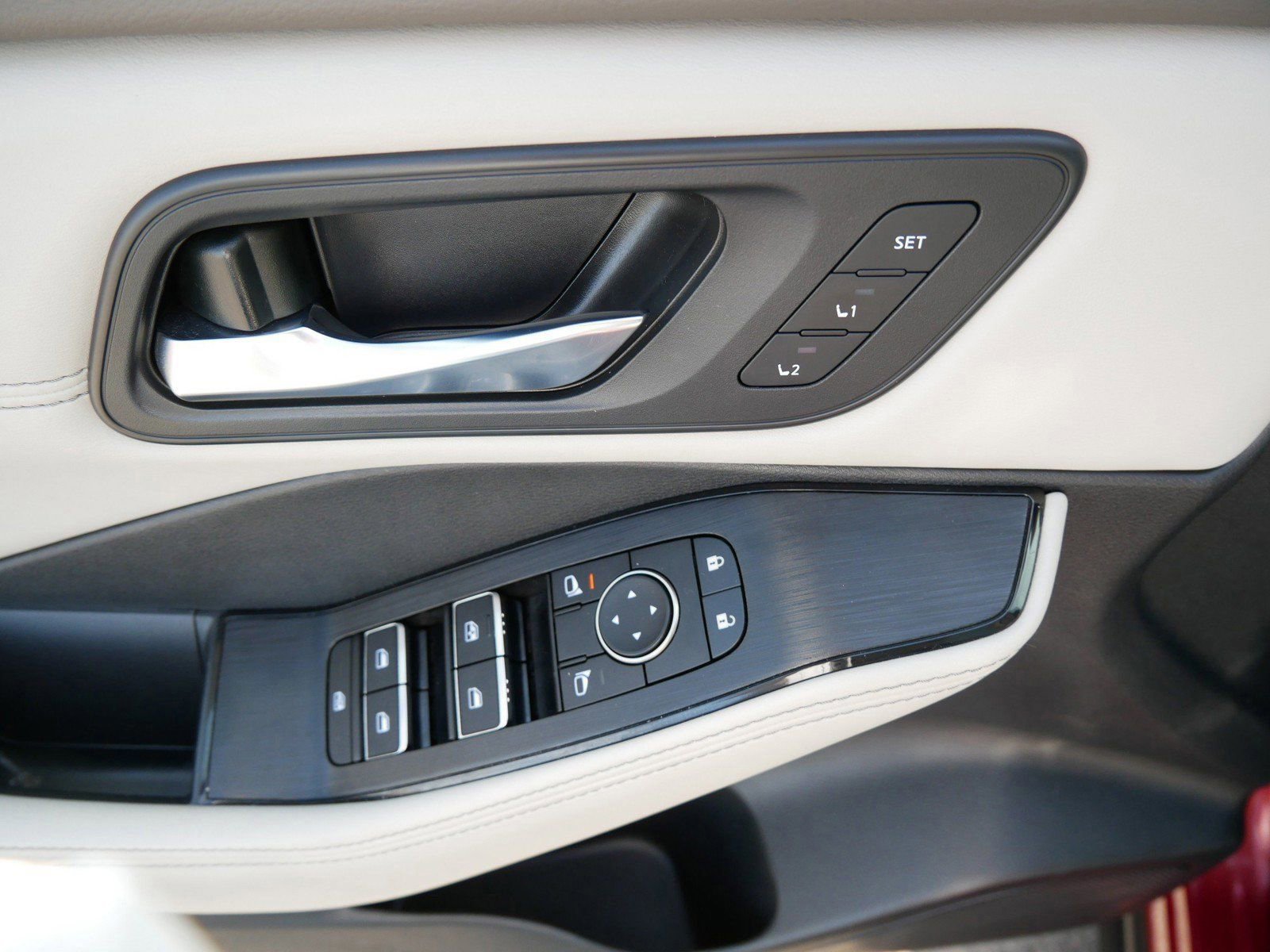 Used 2023 Nissan Rogue SL w/ SL Premium Package image 18