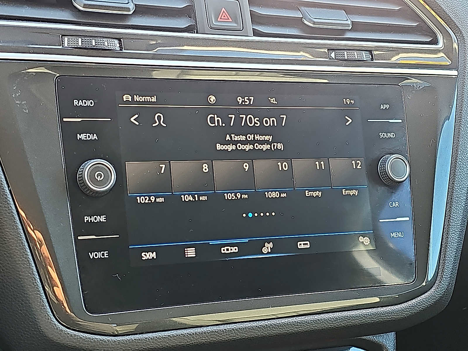 Used 2024 Volkswagen Tiguan SE image 17