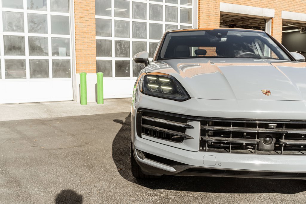 Used 2024 Porsche Cayenne Base image 34