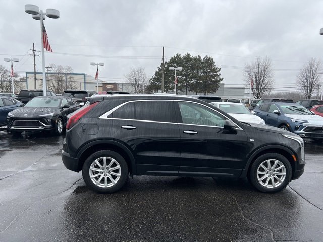 Used 2019 Cadillac XT4 Luxury w/ Cold Weather Package image 4