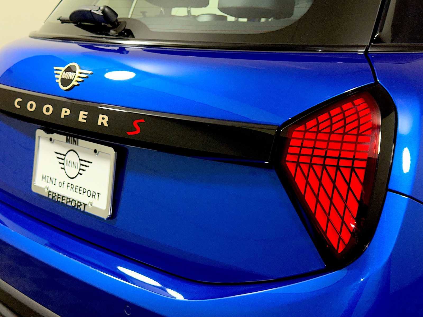 Certified 2025 MINI Cooper S image 27