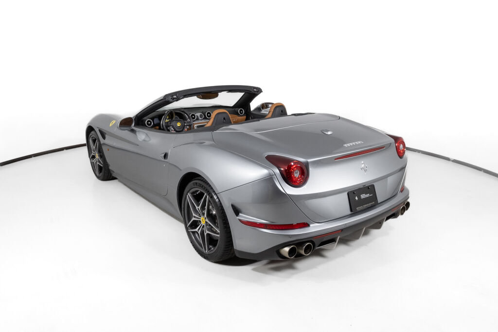 Used 2016 Ferrari California T RWD image 4