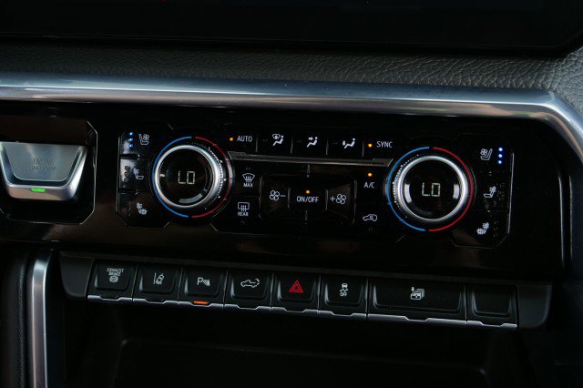 Used 2026 GMC Sierra 3500 Denali w/ Denali Reserve Package image 10