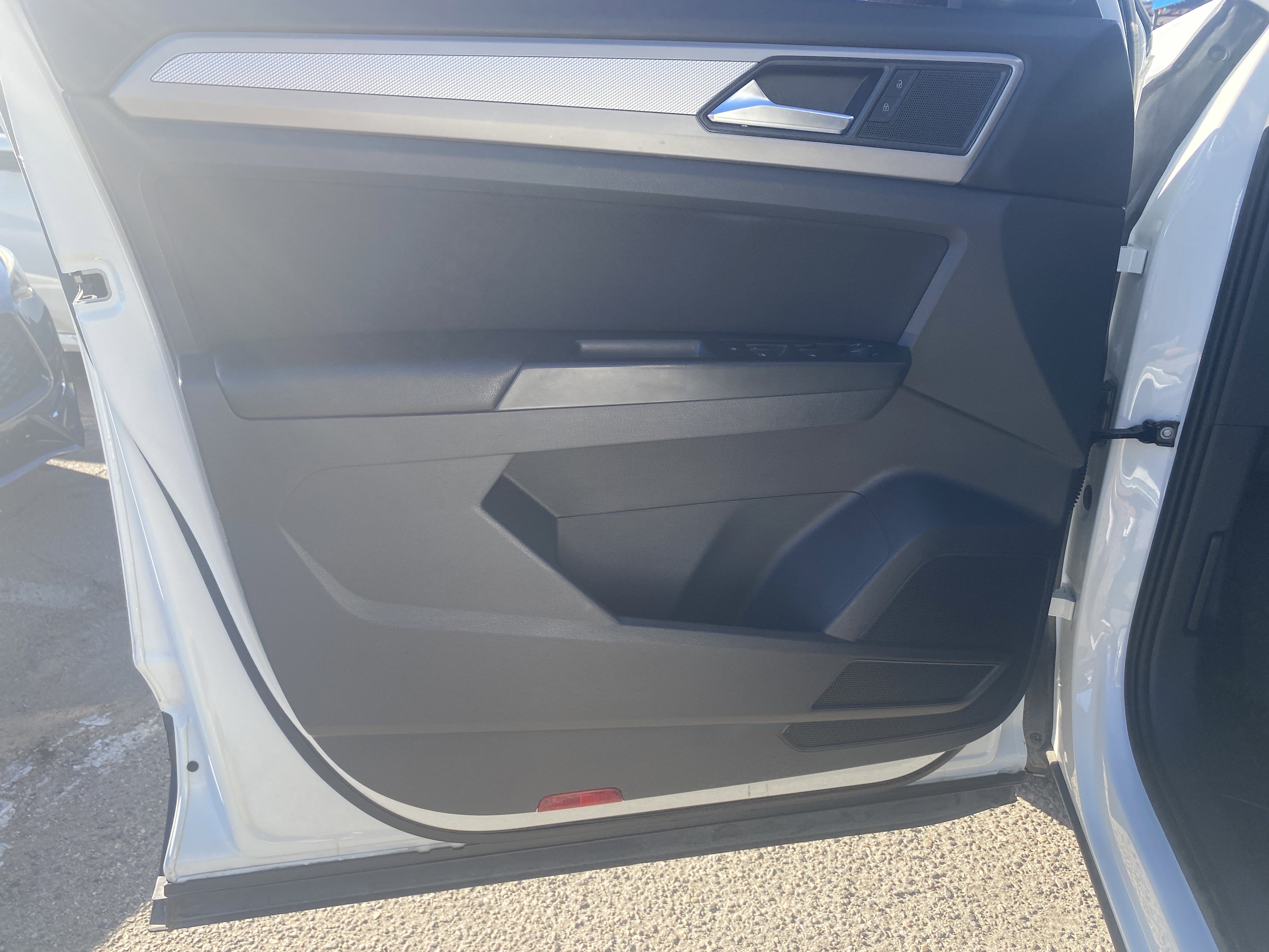 Used 2020 Volkswagen Atlas Cross Sport S image 15