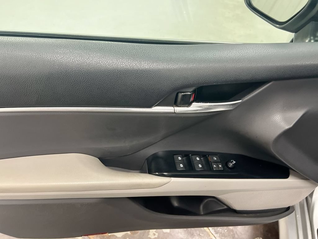 Used 2020 Toyota Camry LE w/ Convenience Package FWD image 20