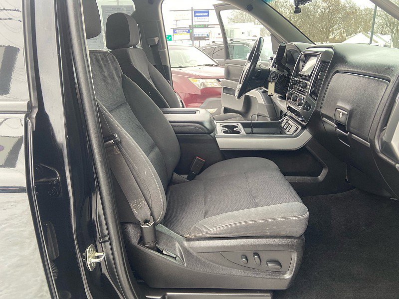 Used 2018 Chevrolet Silverado 1500 LT w/ Midnight Edition image 21