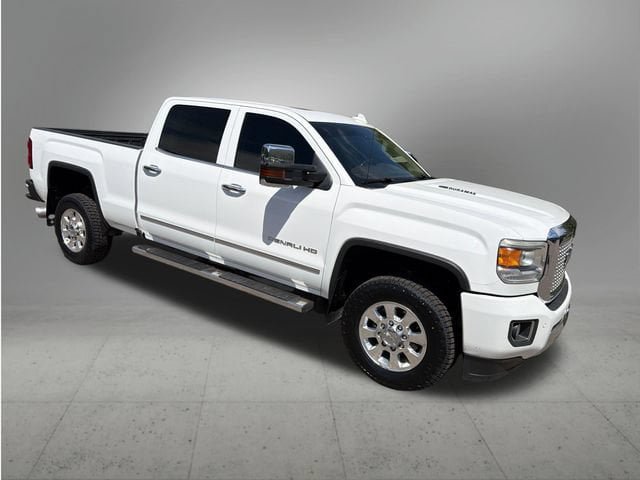 Used 2015 GMC Sierra 2500 Denali w/ Duramax Plus Package AWD/4WD image 7