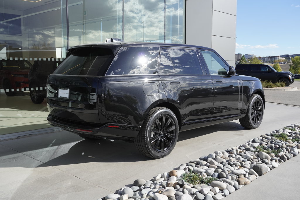 New 2027 Land Rover Range Rover Long Wheelbase SE AWD/4WD image 4
