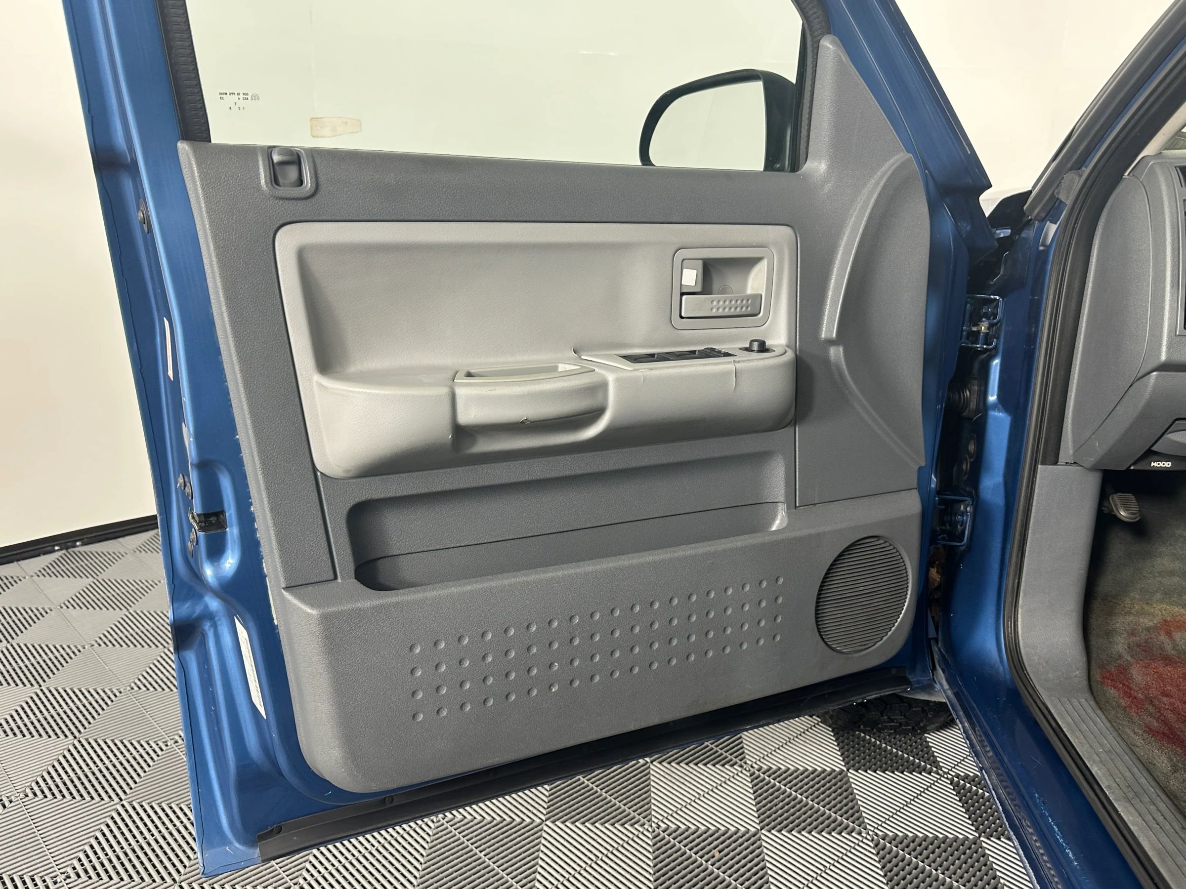 Used 2005 Dodge Dakota SLT image 24