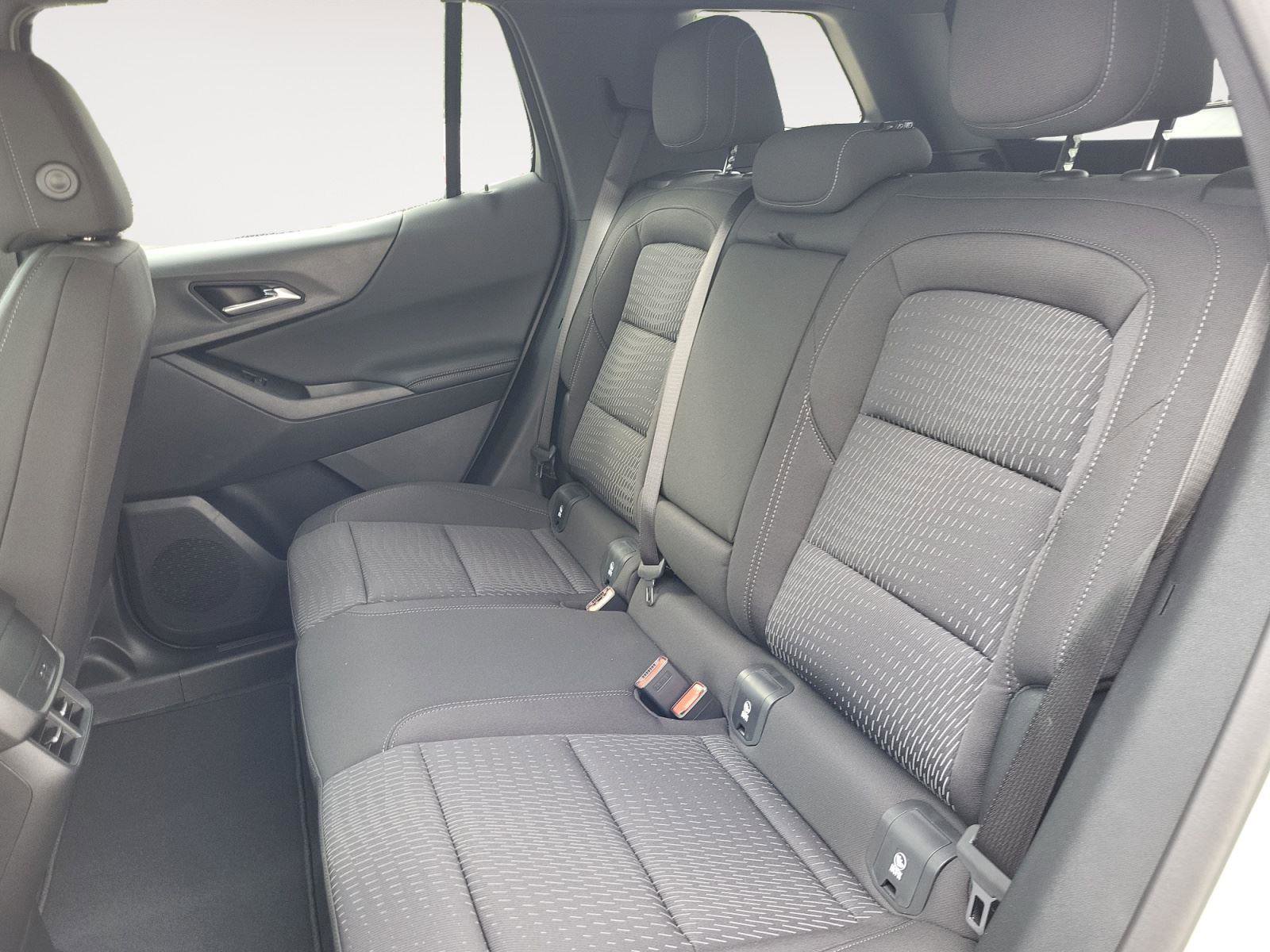 Used 2025 Chevrolet Equinox LT w/ Safety and Technology Package image 17