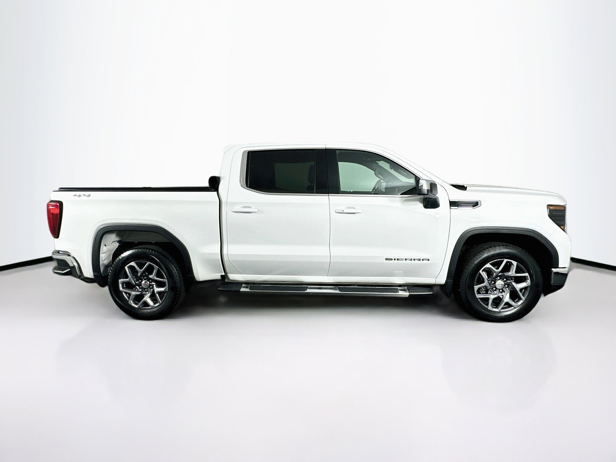 Used 2023 GMC Sierra 1500 SLE AWD/4WD image 10