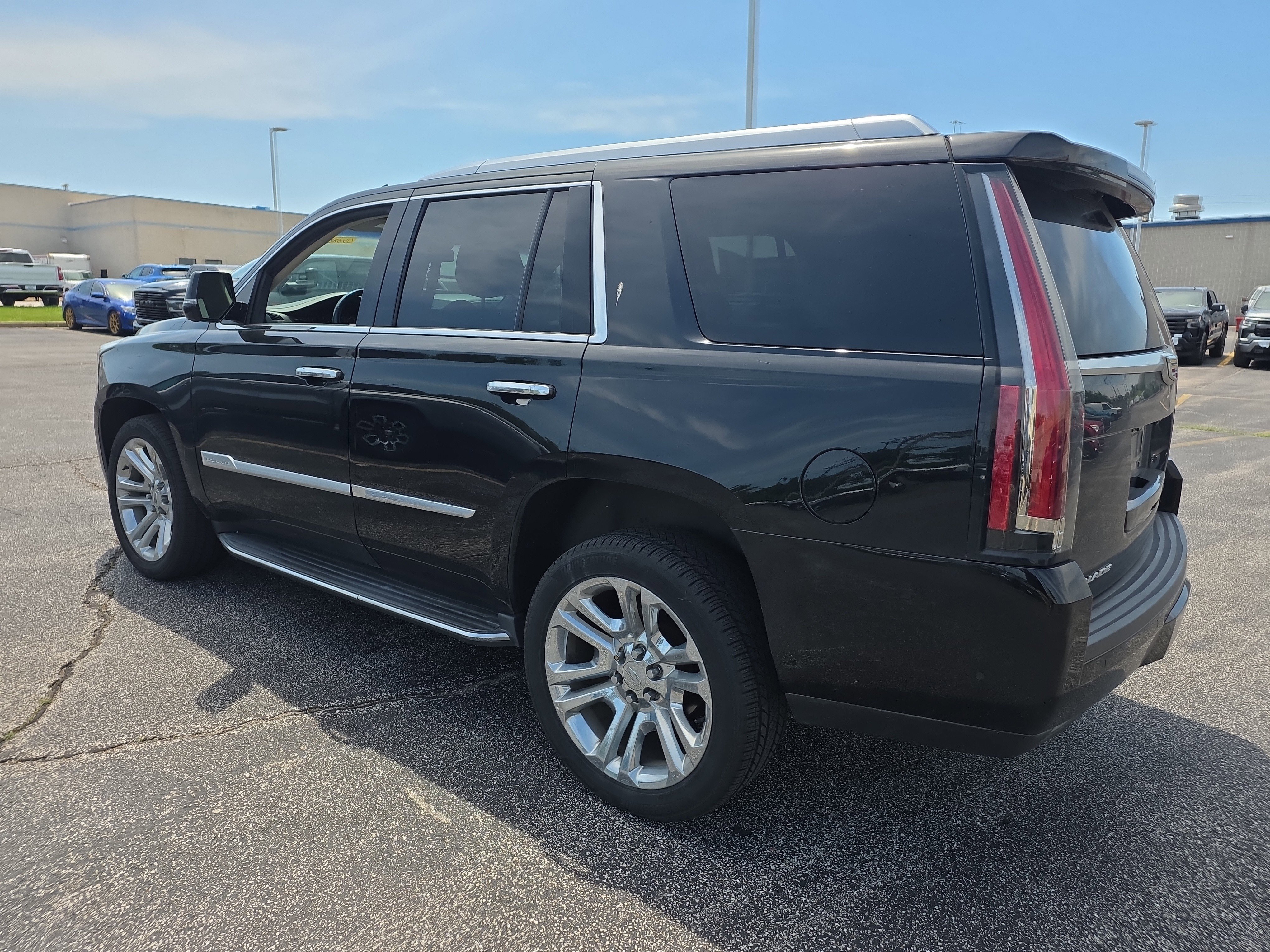 Used 2018 Cadillac Escalade Luxury AWD/4WD image 6