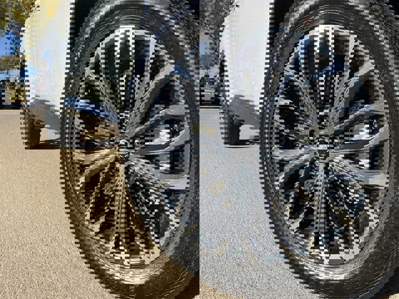 Certified 2025 Nissan Rogue SL w/ Tech Package image 7