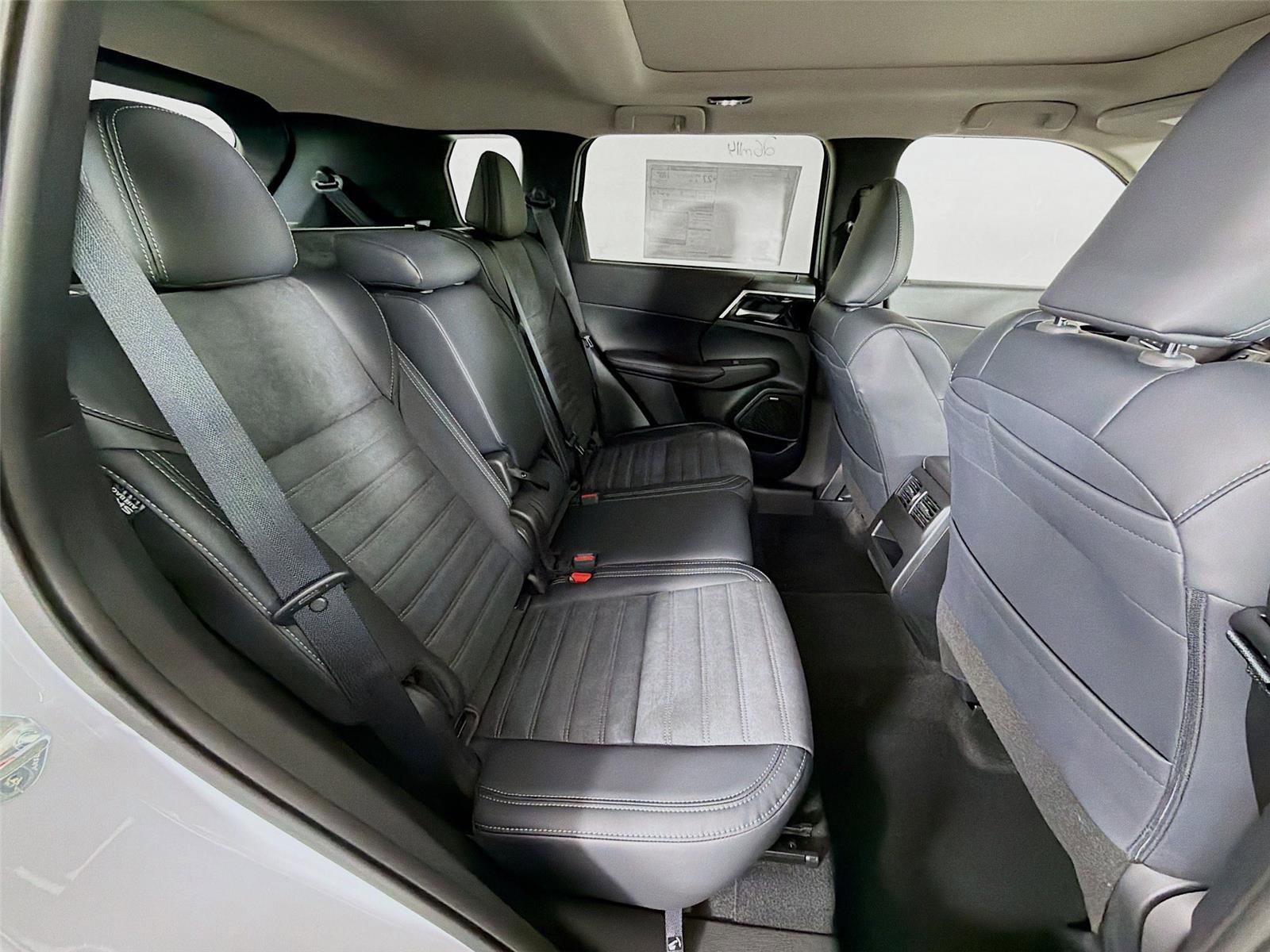 New 2026 Mitsubishi Outlander AWD image 28