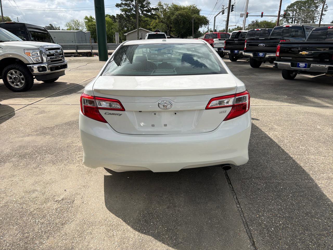 Used 2014 Toyota Camry SE image 7
