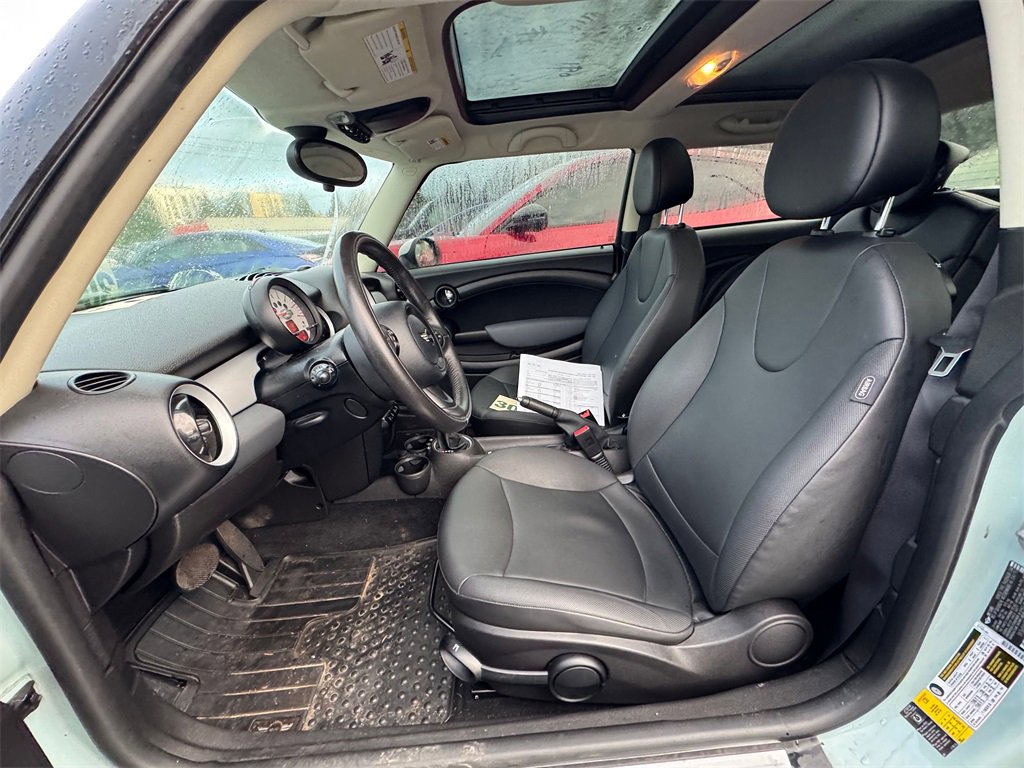 Used 2011 MINI Cooper Hardtop image 3