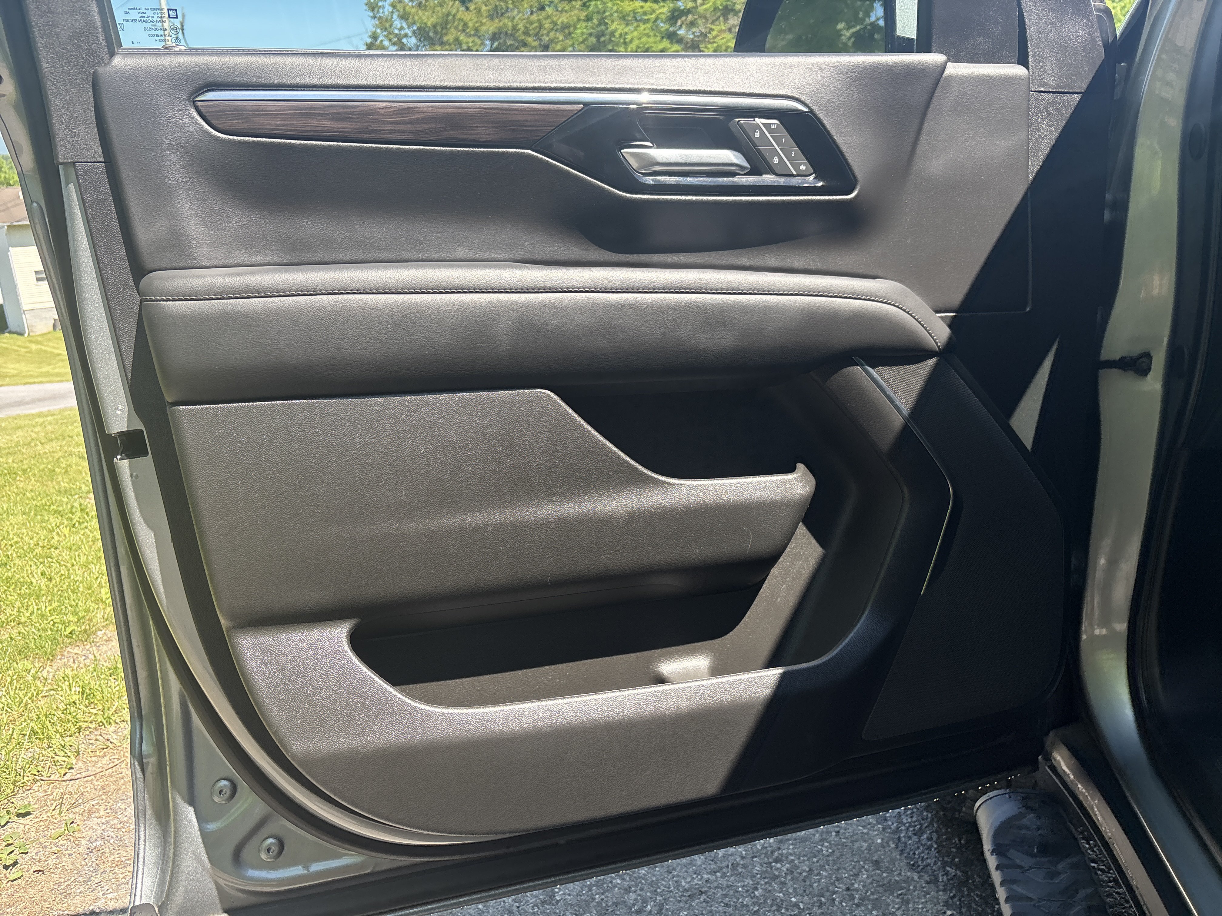 Used 2025 Chevrolet Tahoe Z71 AWD/4WD image 10