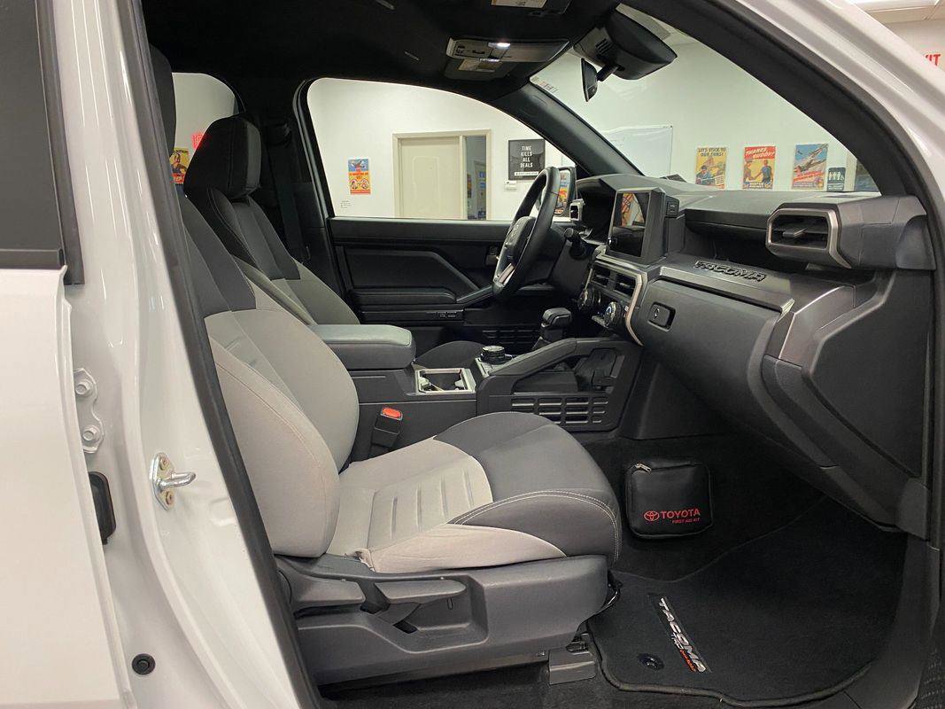 Used 2025 Toyota Tacoma TRD Off-Road image 15