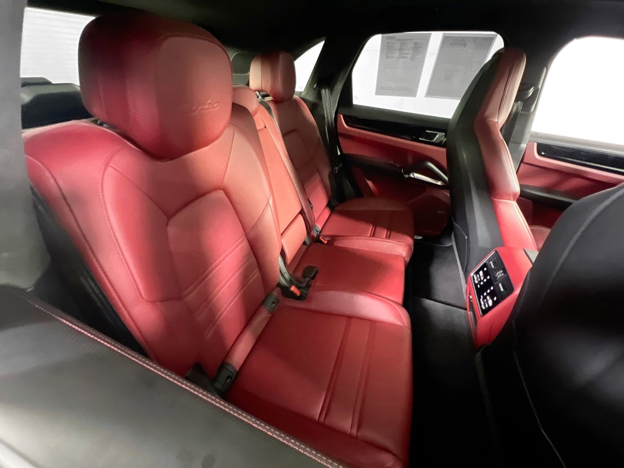Used 2020 Porsche Cayenne Turbo AWD/4WD image 26
