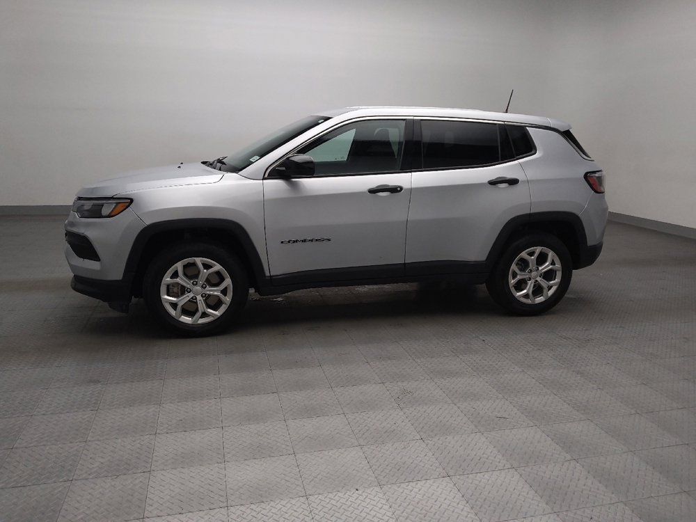Used 2024 Jeep Compass Sport image 2
