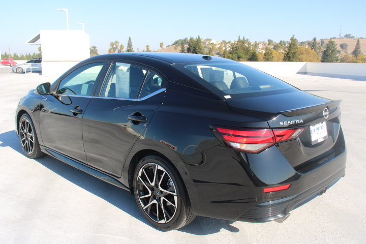 Used 2024 Nissan Sentra SR w/ SR Premium Package FWD image 5