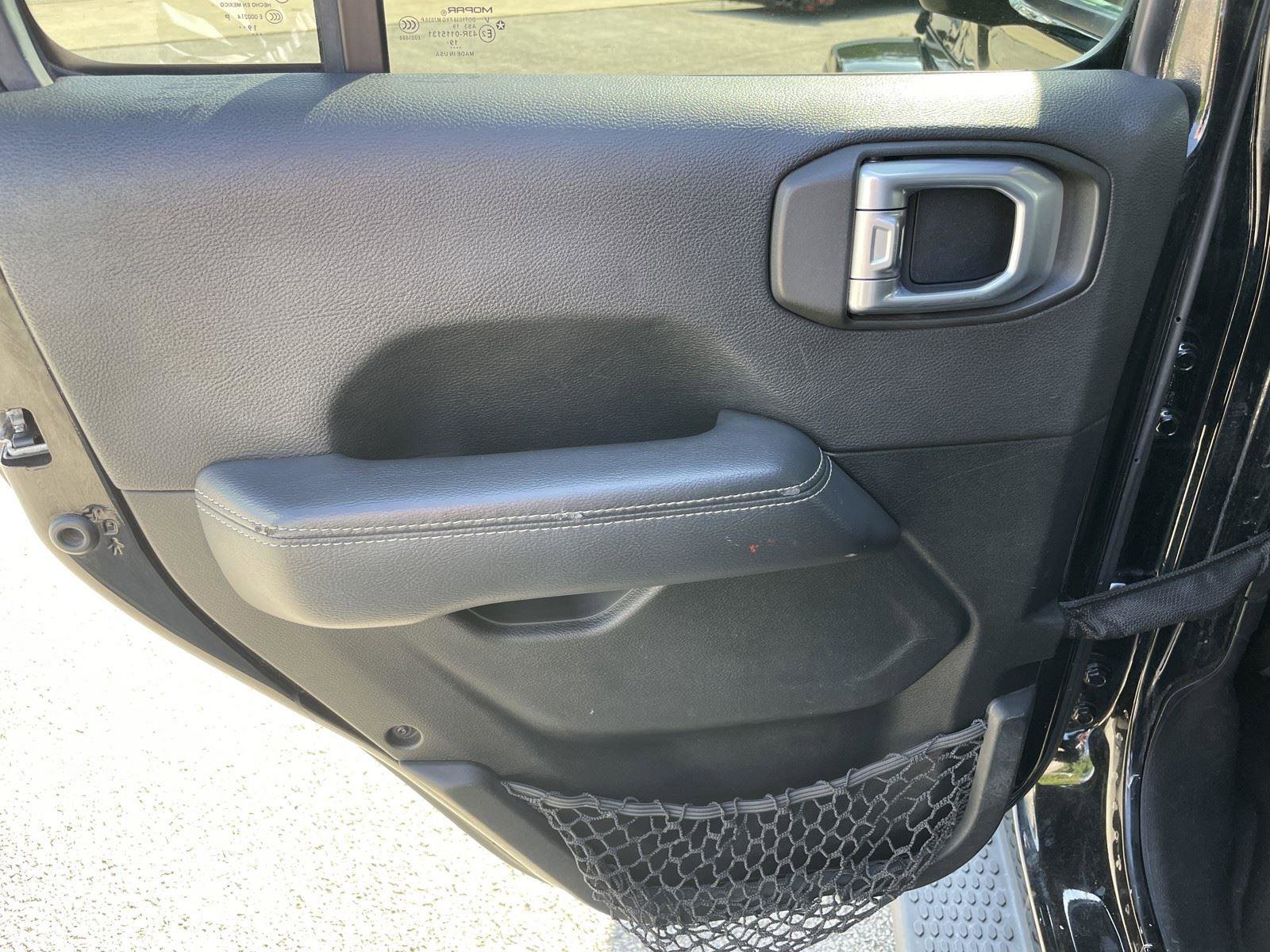 Used 2020 Jeep Wrangler Unlimited Sahara image 34