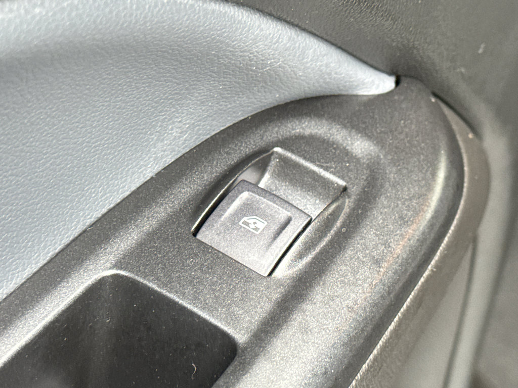 Used 2022 Chevrolet Colorado Z71 image 32