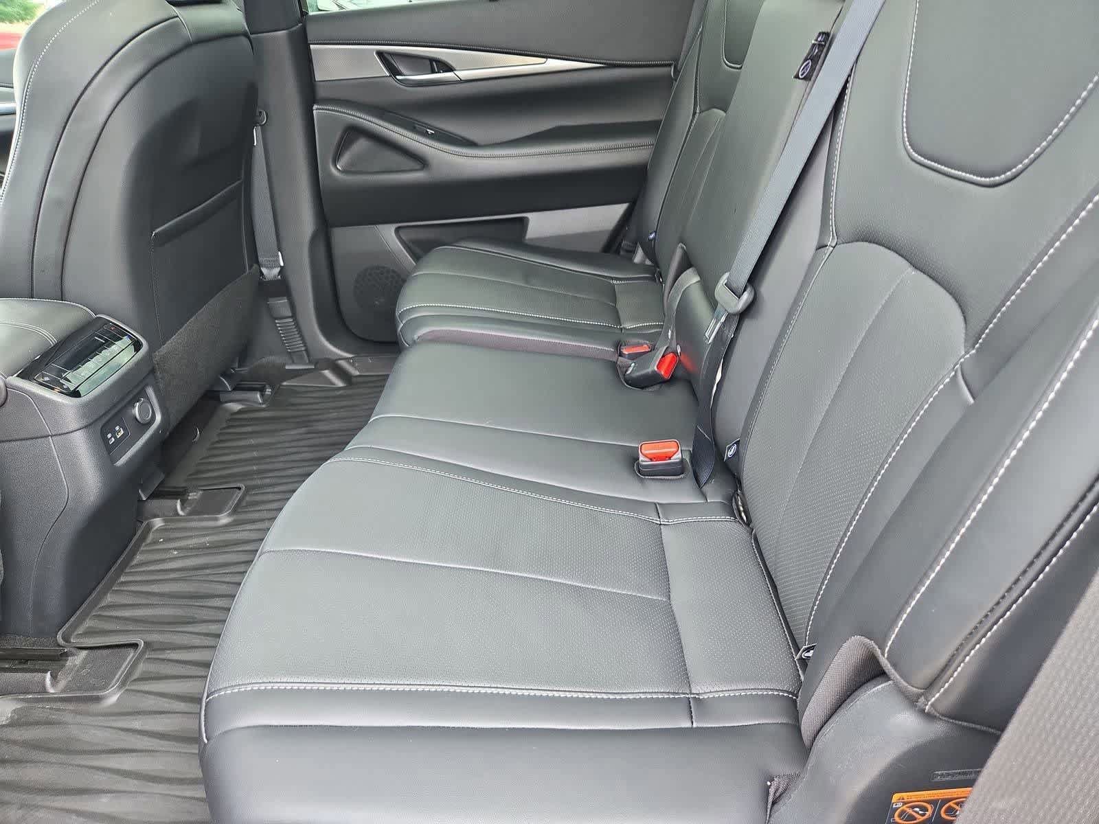Used 2023 INFINITI QX60 Luxe w/ Cargo Package FWD image 18