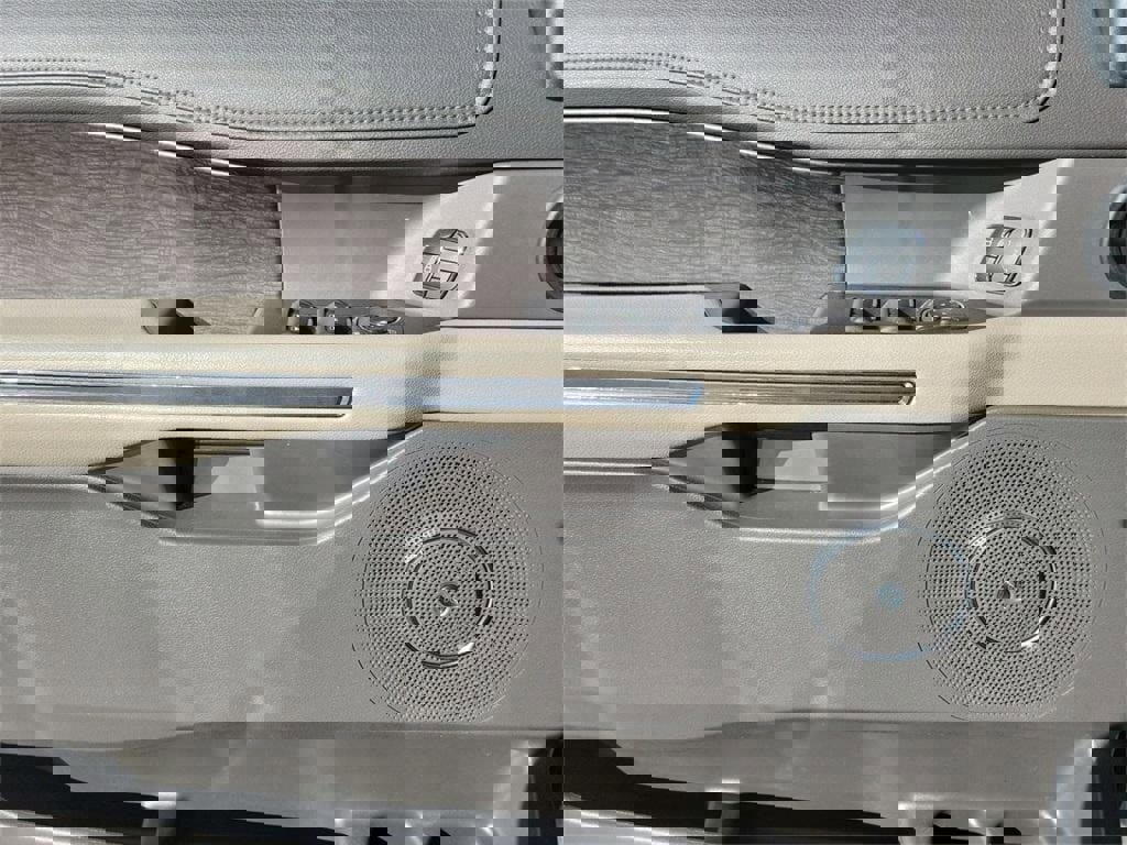 Used 2021 Ford Expedition Limited image 15