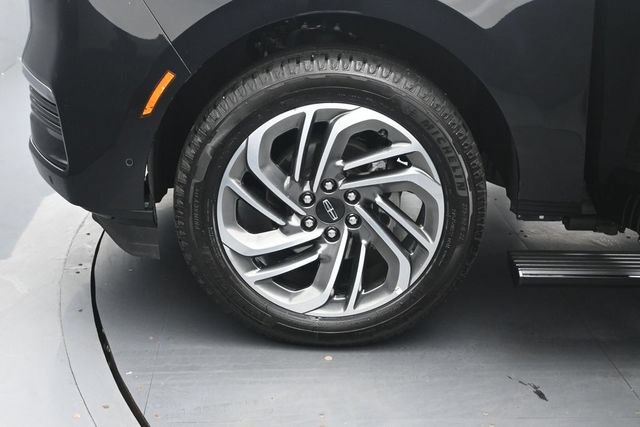 Certified 2025 Lincoln Navigator L Reserve AWD/4WD image 38