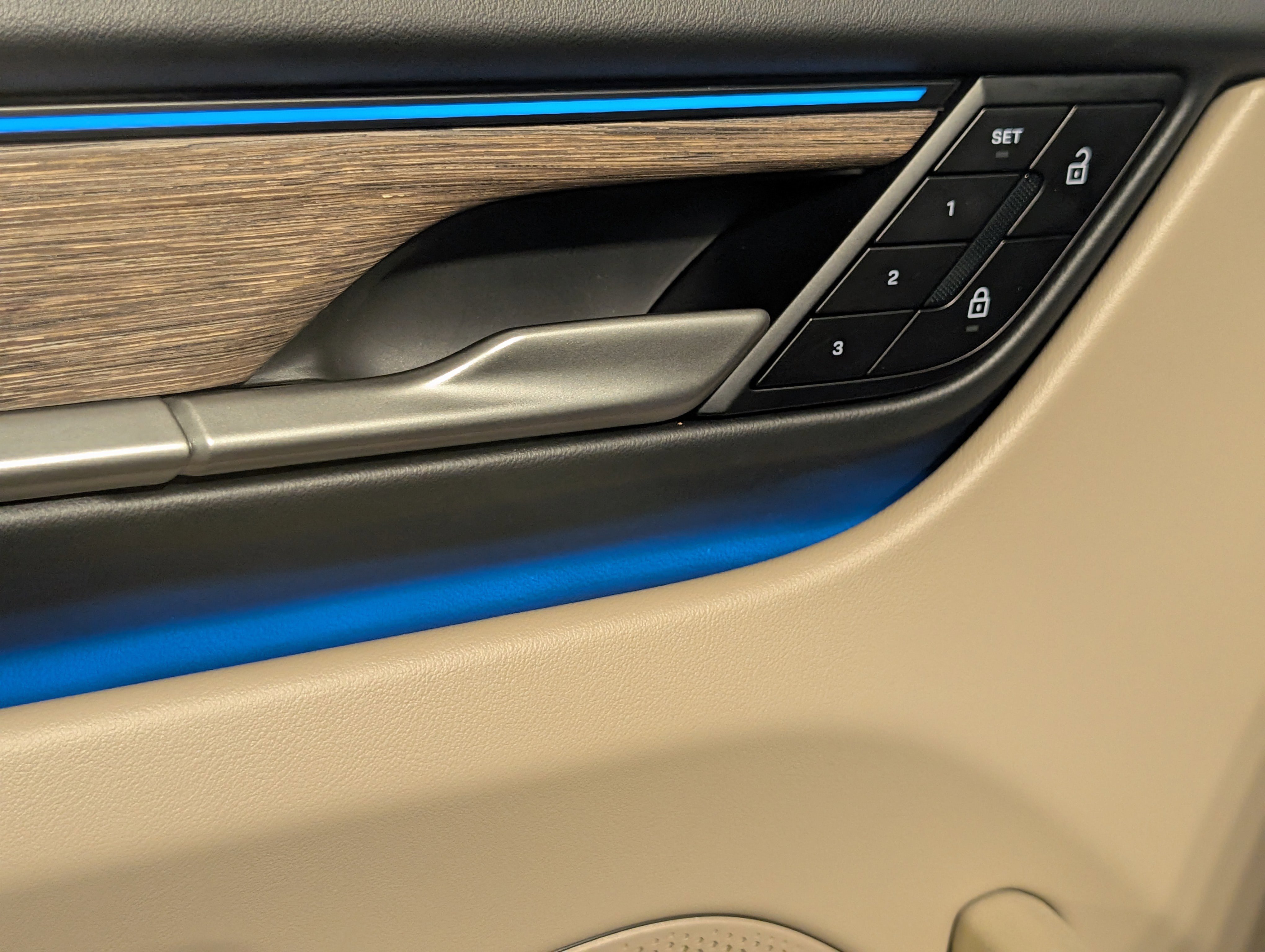 Certified 2025 Porsche Macan Electric image 33