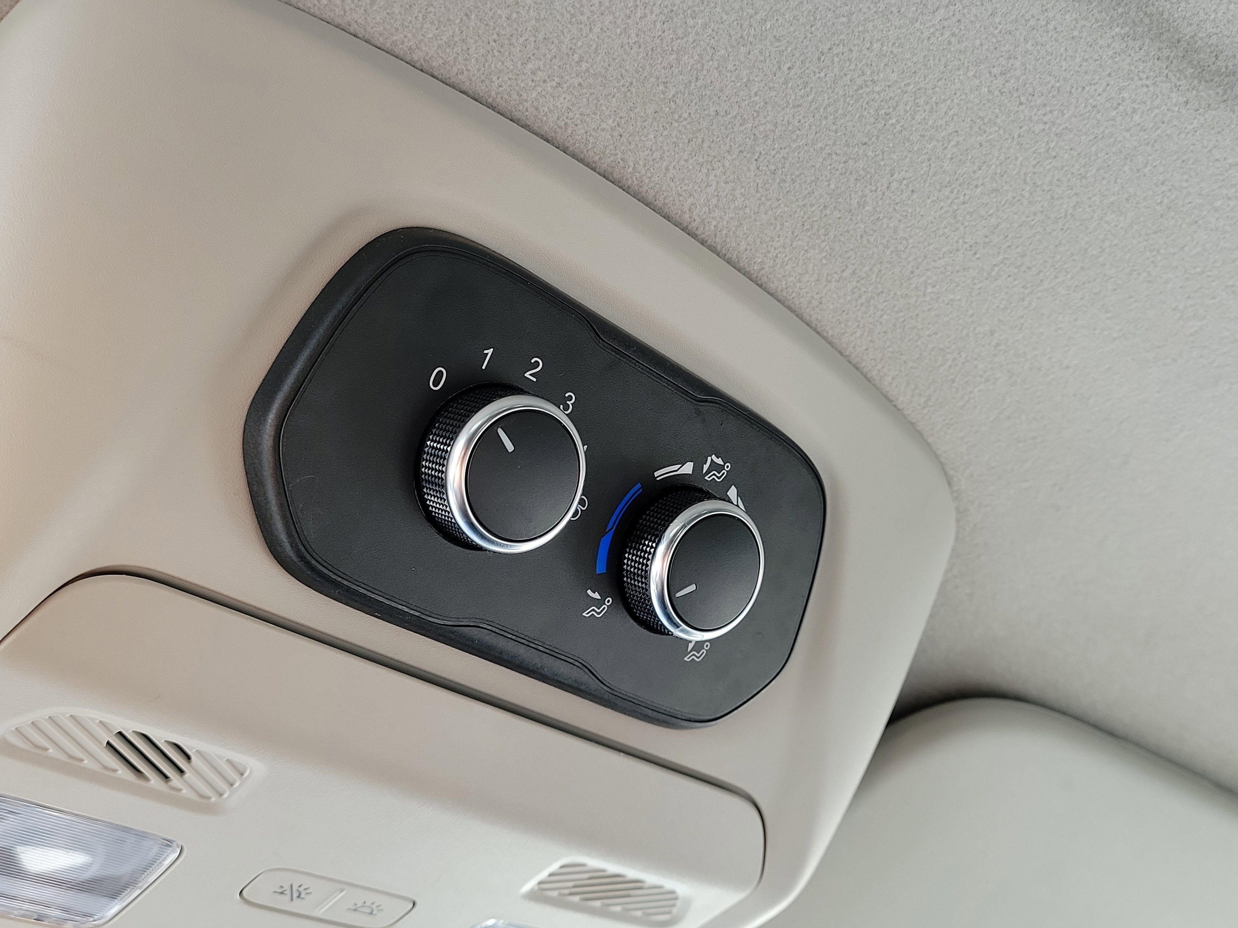 Used 2023 Ford Transit 350 XLT image 26