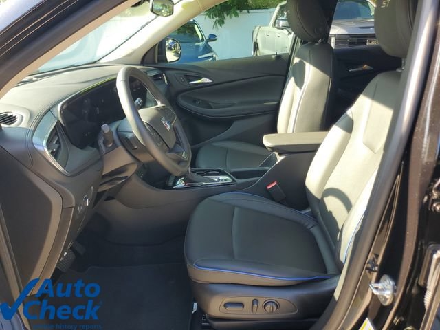 Certified 2025 Buick Encore GX Sport Touring w/ Advanced Technology Package FWD image 17
