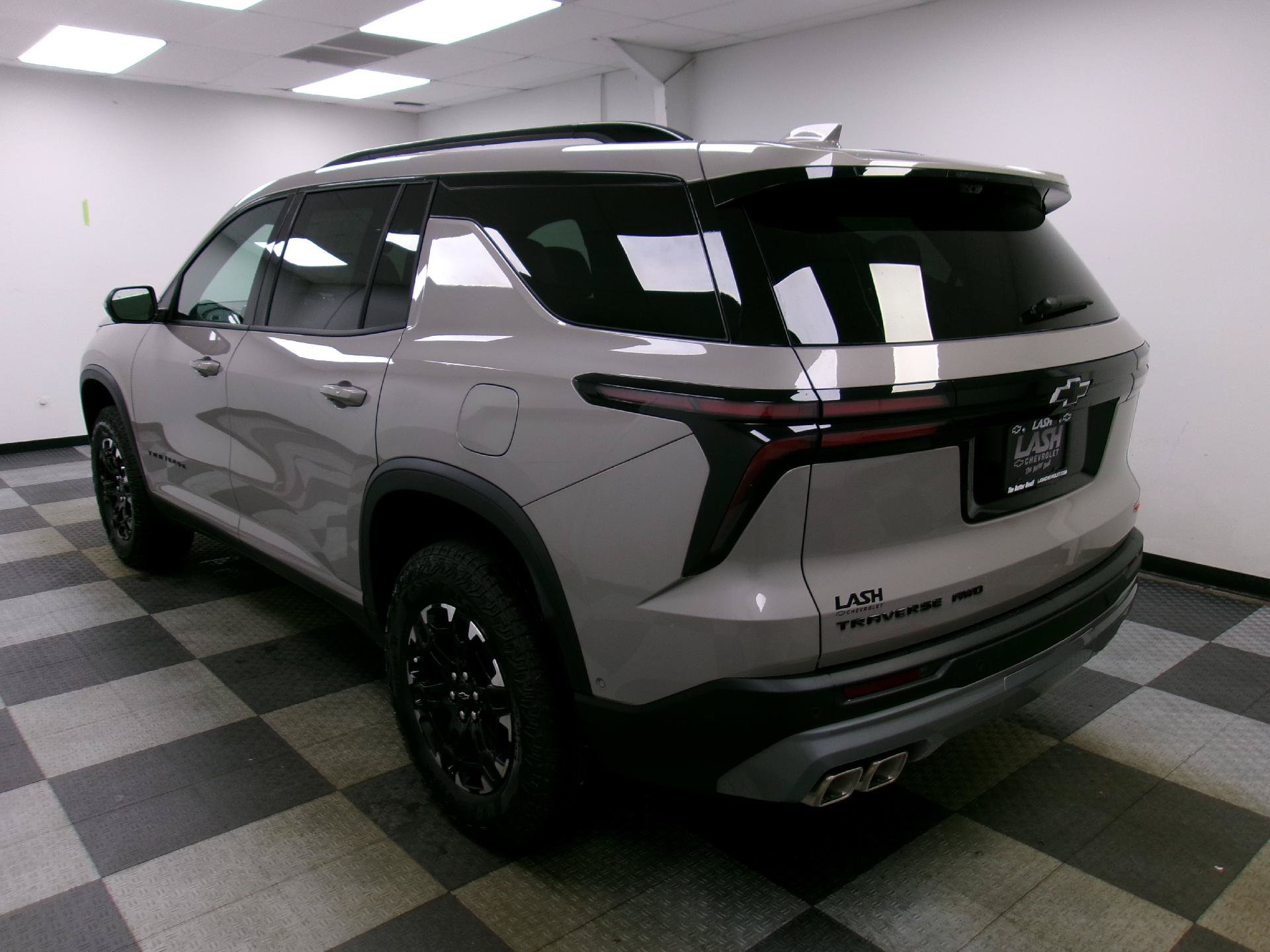 New 2027 Chevrolet Traverse Z71 w/ Enhanced Driving Package AWD/4WD image 2