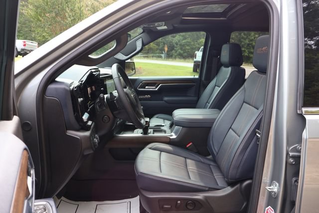 Used 2025 Chevrolet Silverado 1500 High Country w/ High Country Premium Package AWD/4WD image 21