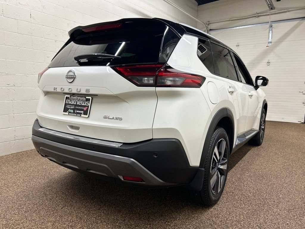 Used 2023 Nissan Rogue SL AWD/4WD image 2