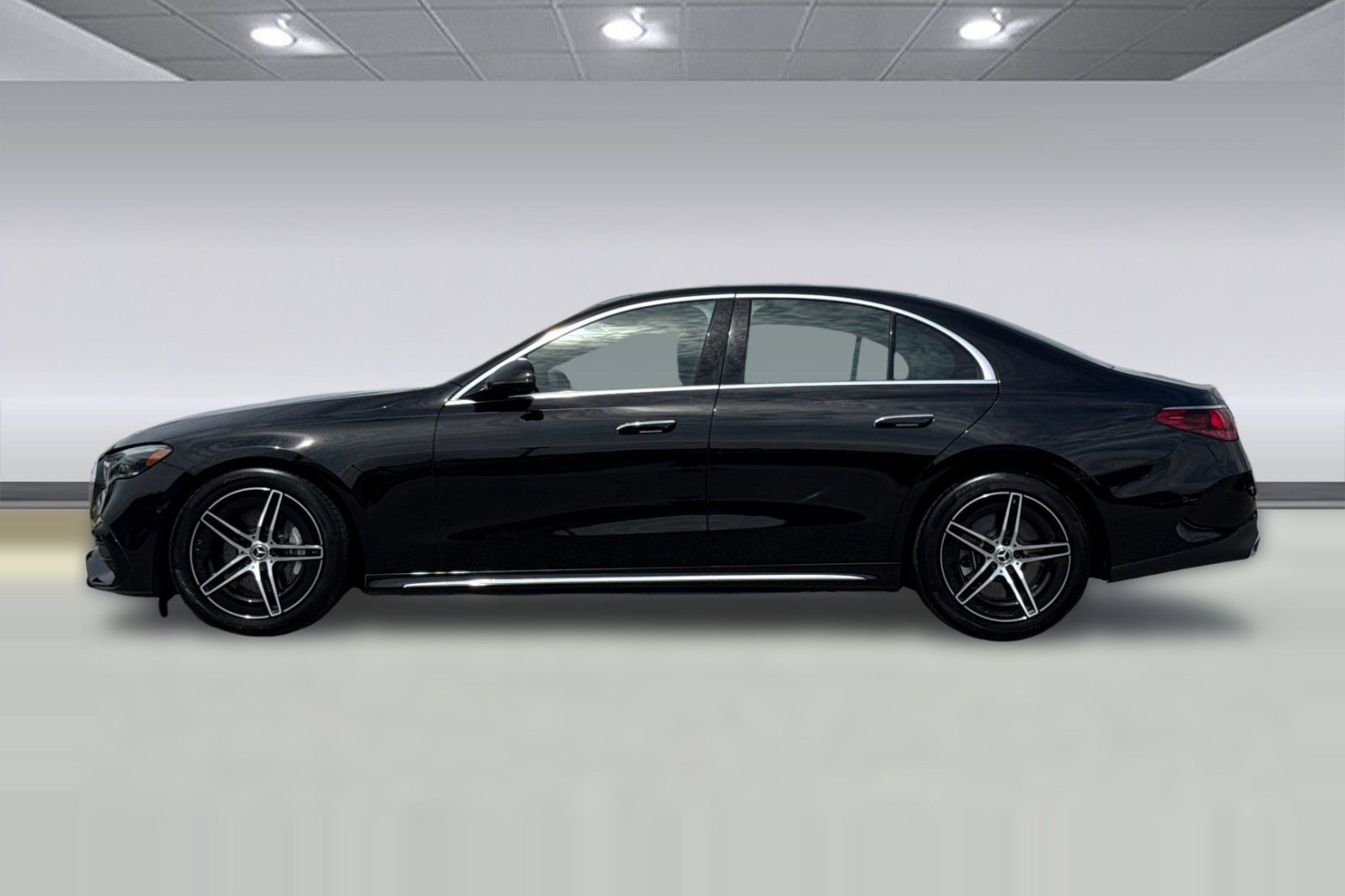 Used 2024 Mercedes-Benz E 450 4MATIC Sedan image 2