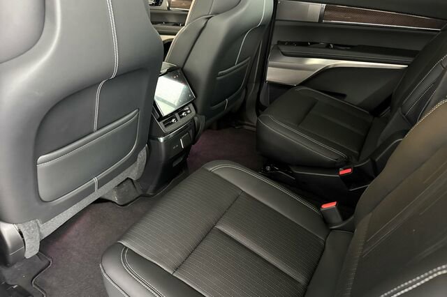 New 2026 Cadillac Vistiq Sport w/ LPO, Floor Liner Package AWD/4WD image 12