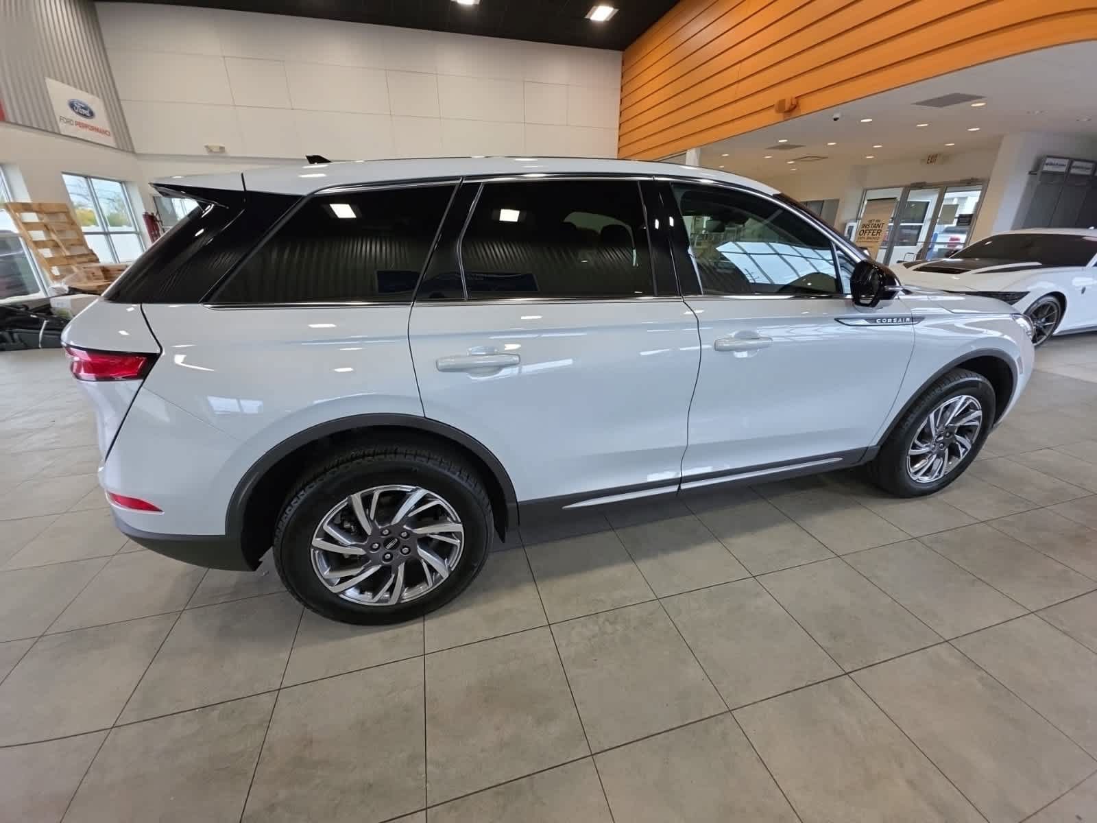 Used 2025 Lincoln Corsair AWD image 6